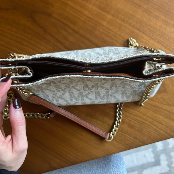 ‼️BF SALE!‼️Michael Kors Jet Set Signature Purse and Wallet Set - Picture 14 of 15